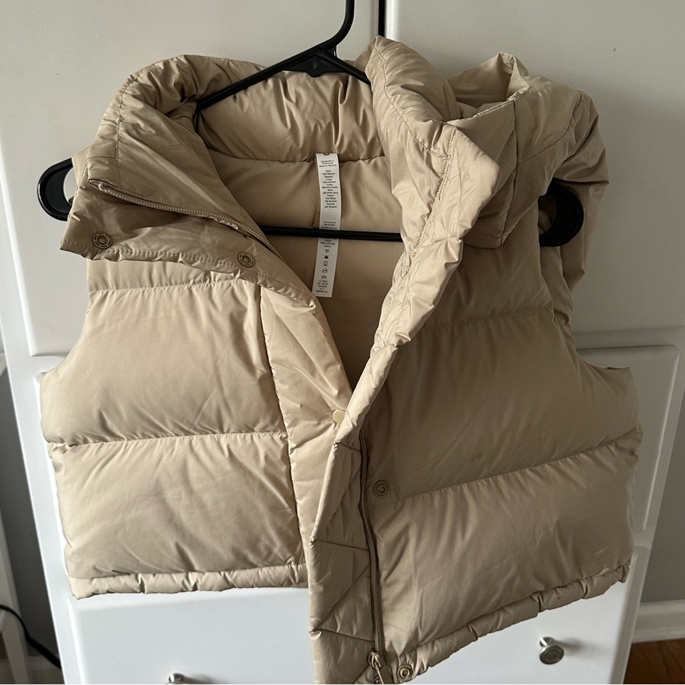 Lululemon Wunder Puff Super-Cropped Vest
Trench